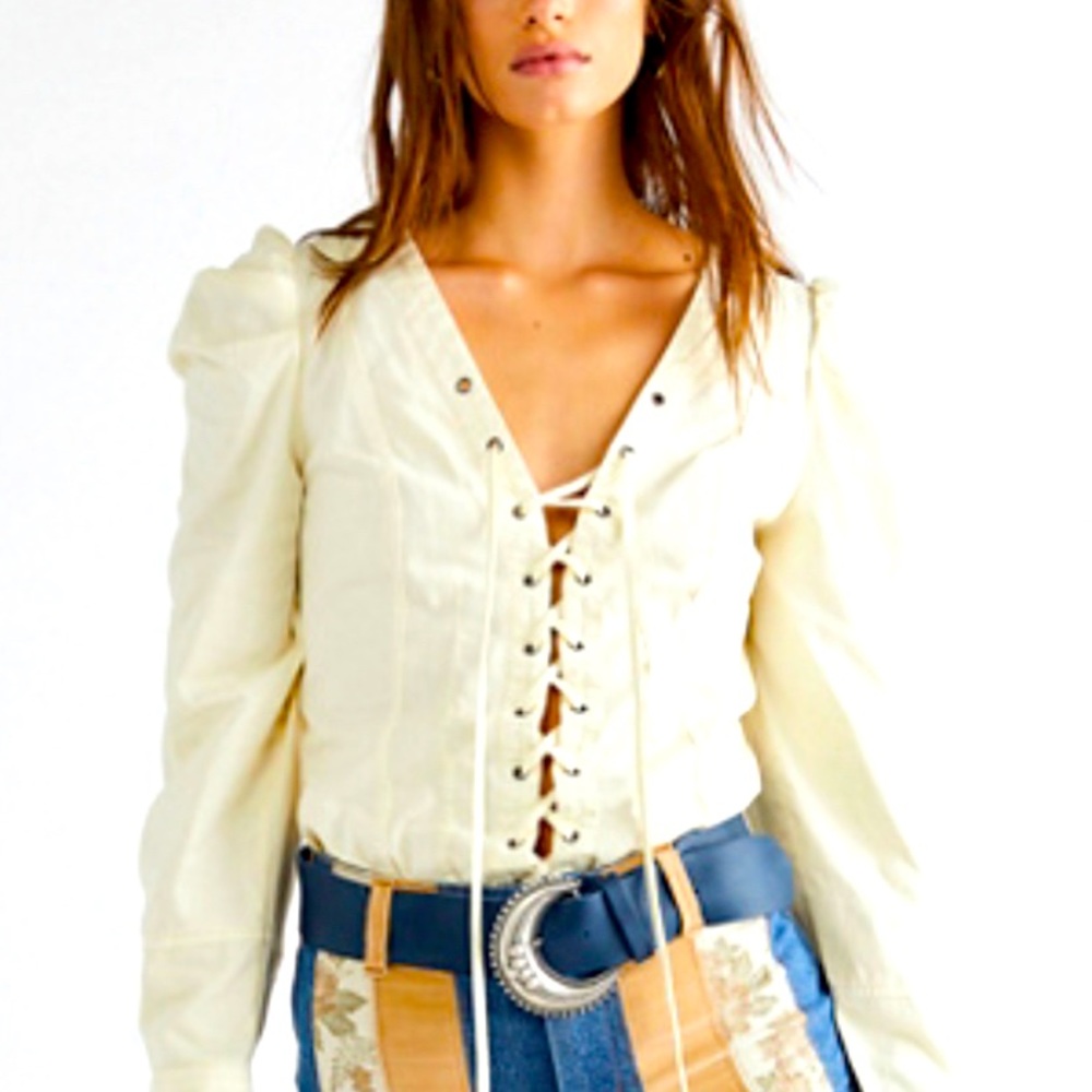 Free people ivory, tie front denim top size large, very gorgeous